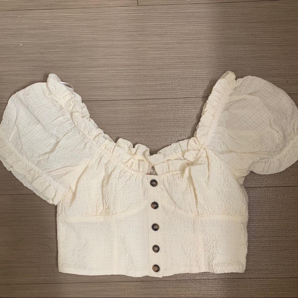 H&M cream crop top